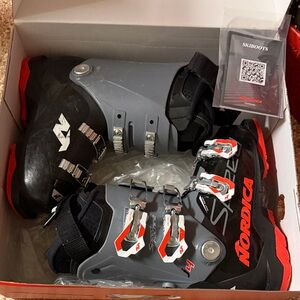 Nordica Speedmachine J 4 Kids Ski Boots – Mondo 22.5 (Kids 4–4.5) – Black/Red